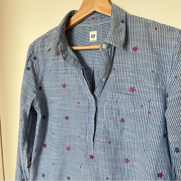 Gap Embroidered Flowers Long Sleeve Button Down Shirt, Blue/White - Picture 5 of 8